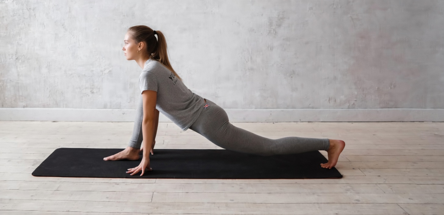 4 Daily Stretches to Loosen the Tight Hips and Prevent Back Pain