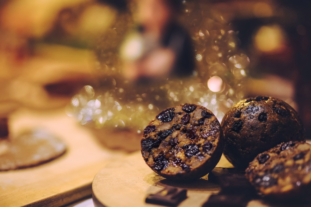 Stick cloves into a lemon and transform your home: a tip that makes all the difference!